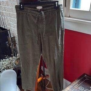 Lou & Grey Green Cropped Ankle Pants